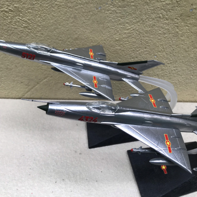 ​Mô Hình Máy Bay MIG-21 Số Hiệu 4324 tỷ lệ 1:48