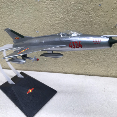 ​Mô Hình Máy Bay MIG-21 Số Hiệu 4324 tỷ lệ 1:48