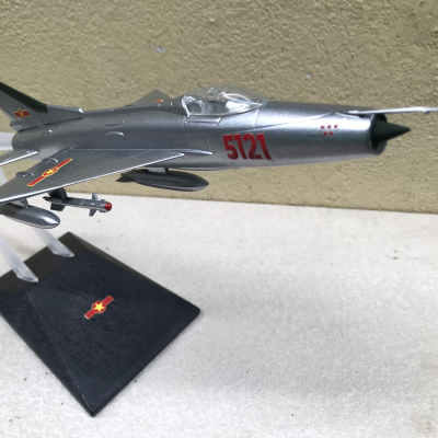 ​Mô Hình Máy Bay MIG-21 Số Hiệu 5121 tỷ lệ 1:48