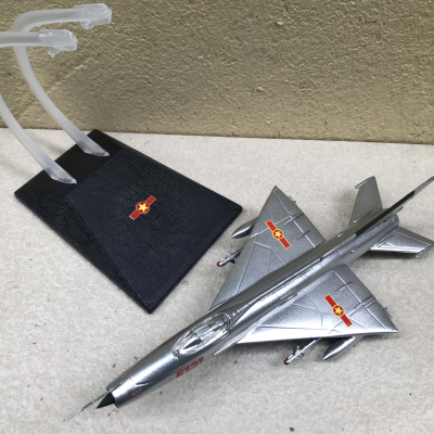 ​Mô Hình Máy Bay MIG-21 Số Hiệu 5121 tỷ lệ 1:48