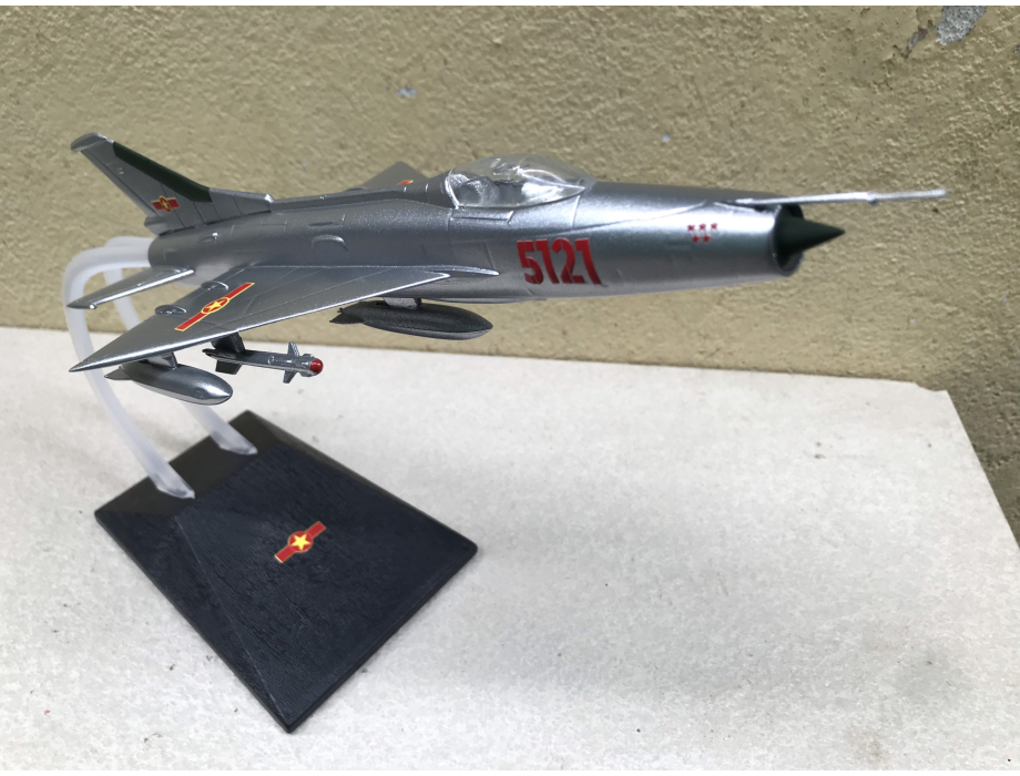Mô Hình Máy Bay MIG-21 Số Hiệu 5121 tỷ lệ 1:48 Mô Hình Máy Bay MIG-21 Số Hiệu 5121 tỷ lệ 1:48