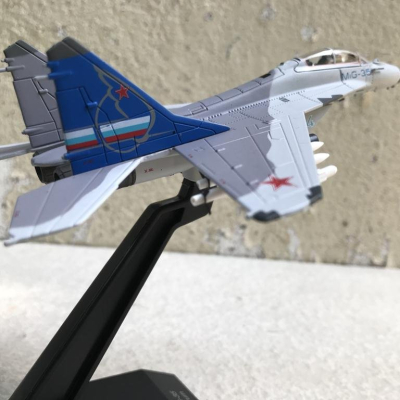Mô hình Máy bay MIG 35 tỷ lệ 1:100