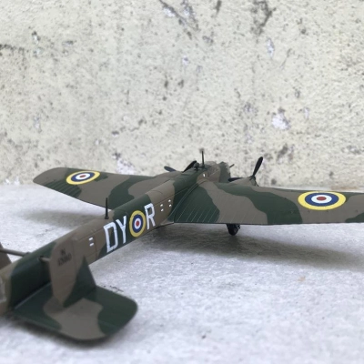 Mô hình Máy bay ném Bom Armstrong Whitworth A.W.38 Whitley UK tỷ lệ 1:144