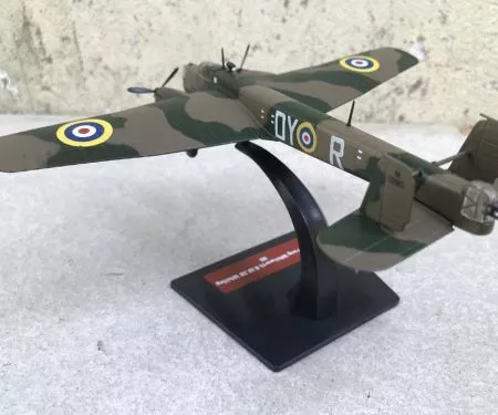 ​Mô hình Máy bay ném Bom Armstrong Whitworth A.W.38 Whitley UK tỷ lệ 1:144