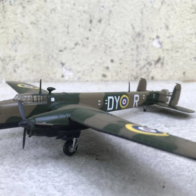 Mô hình Máy bay ném Bom Armstrong Whitworth A.W.38 Whitley UK tỷ lệ 1:144