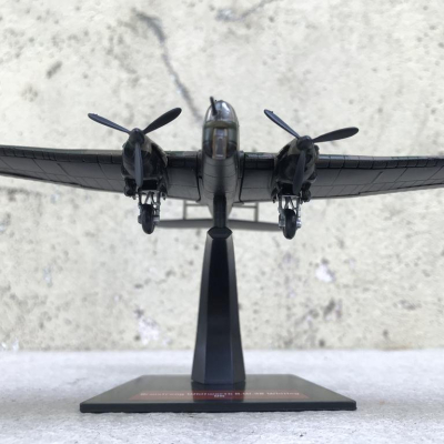 Mô hình Máy bay ném Bom Armstrong Whitworth A.W.38 Whitley UK tỷ lệ 1:144