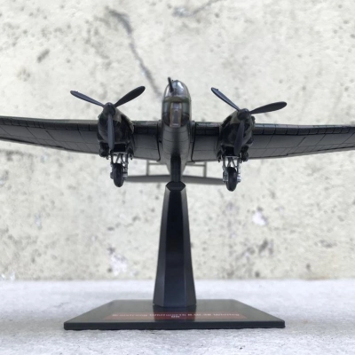 Mô hình Máy bay ném Bom Armstrong Whitworth A.W.38 Whitley UK tỷ lệ 1:144