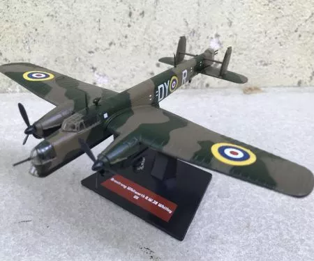​Mô hình Máy bay ném Bom Armstrong Whitworth A.W.38 Whitley UK tỷ lệ 1:144
