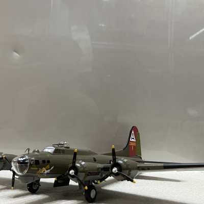 ​Mô hình Máy bay ném Bom B-17G tỷ lệ 1:72
