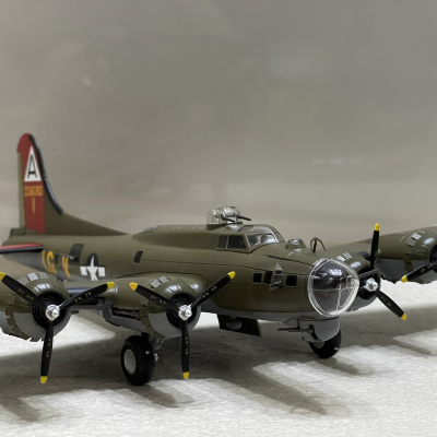 ​Mô hình Máy bay ném Bom B-17G tỷ lệ 1:72