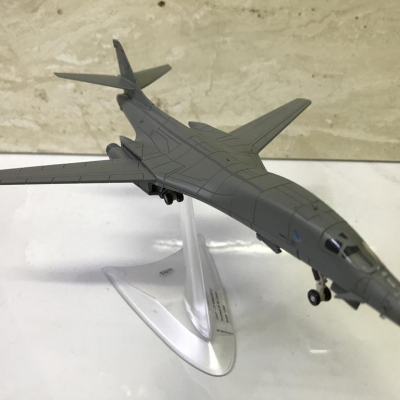 Mô hình Máy bay Ném Bom B1 lancer  tỷ lệ 1:200