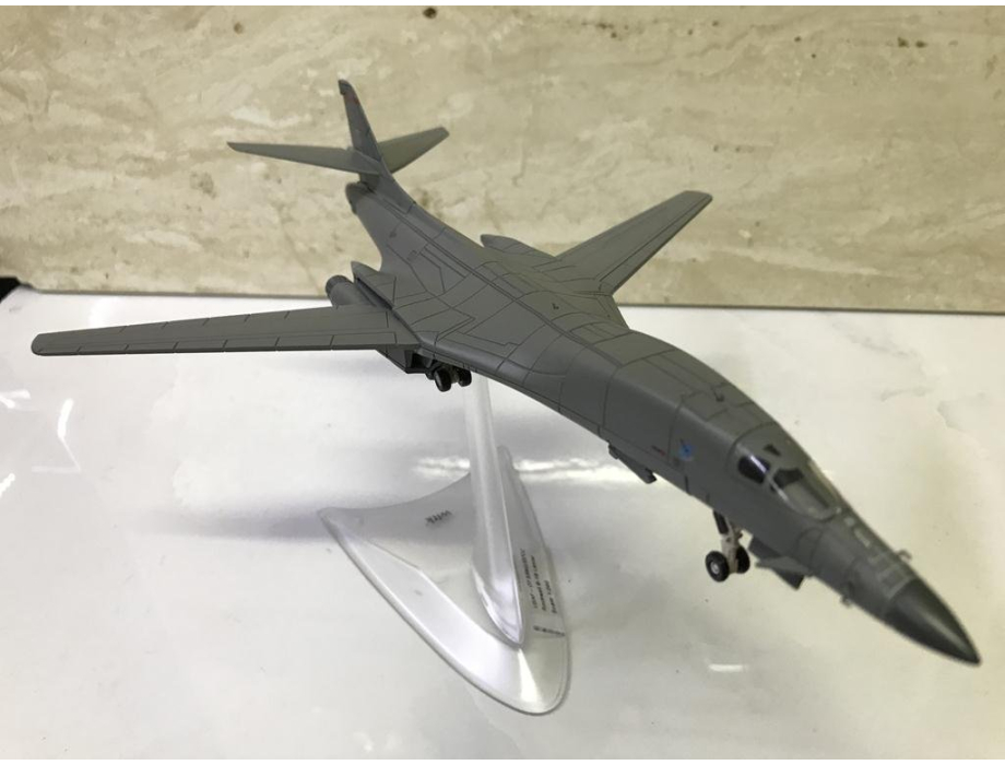 Mô hình Máy bay Ném Bom B1 lancer tỷ lệ 1:200 Mô hình Máy bay Ném Bom B1 lancer tỷ lệ 1:200