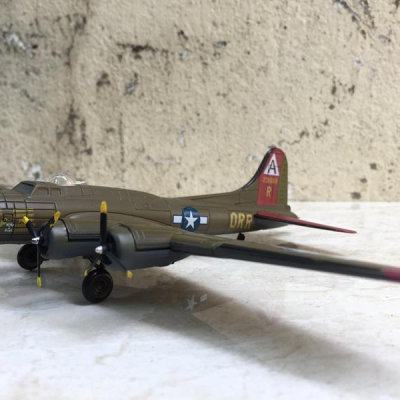 Mô hình Máy bay ném bom B-17D 1:144
