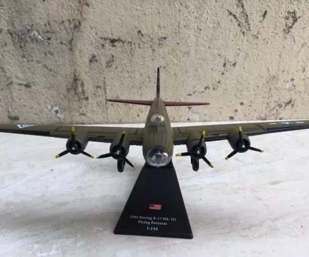 ​Mô hình Máy bay ném bom (Mỹ) B:17 (1936 1945) tỷ lệ 1:144