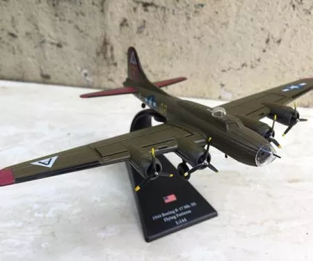 ​Mô hình Máy bay ném bom (Mỹ) B:17 (1936 1945) tỷ lệ 1:144