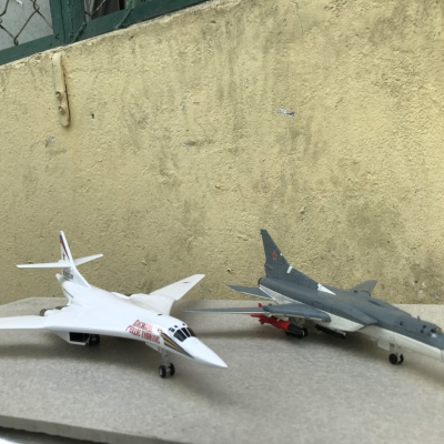 Mô hình Máy bay ném bom siêu thanh TU-160 tỷ lệ 1:144