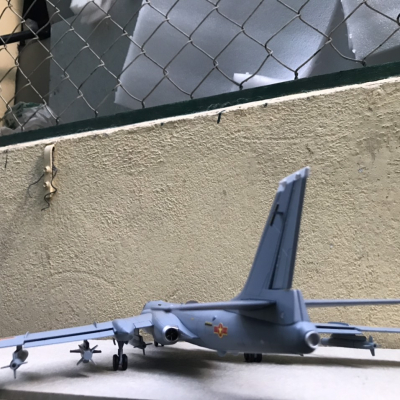 Mô hình Máy bay ném bom TU-16 Liên Xô củ  tỷ lệ 1:72