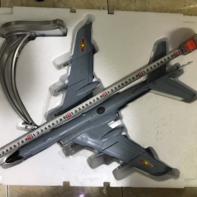 Mô hình Máy bay ném bom TU-16 Liên Xô củ  tỷ lệ 1:72