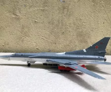 ​Mô hình Máy bay ném Bom TU-22M3 tỷ lệ 1:144