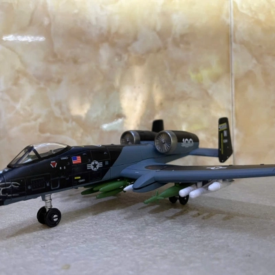 Mô hình Máy báy Nhựa Tiêm kich A-10 tỷ lệ 1:72