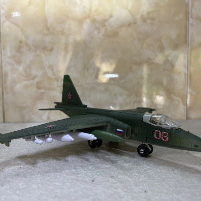 ​Mô hình Máy báy Nhựa Tiêm kich SU-25 tỷ lệ 1:72