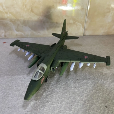 ​Mô hình Máy báy Nhựa Tiêm kich SU-25 tỷ lệ 1:72