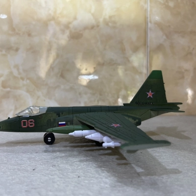 ​Mô hình Máy báy Nhựa Tiêm kich SU-25 tỷ lệ 1:72