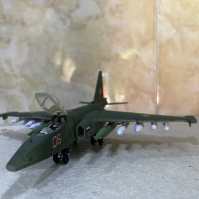 ​Mô hình Máy báy Nhựa Tiêm kich SU-25 tỷ lệ 1:72