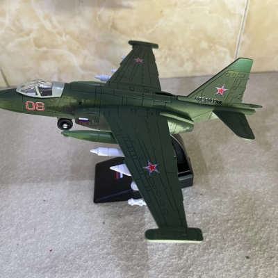 ​Mô hình Máy báy Nhựa Tiêm kich SU-25 tỷ lệ 1:72
