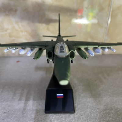 ​Mô hình Máy báy Nhựa Tiêm kich SU-25 tỷ lệ 1:72