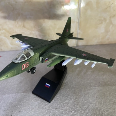 ​Mô hình Máy báy Nhựa Tiêm kich SU-25 tỷ lệ 1:72
