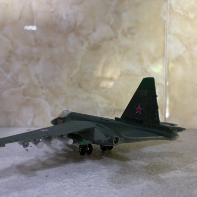 ​Mô hình Máy báy Nhựa Tiêm kich SU-25 tỷ lệ 1:72