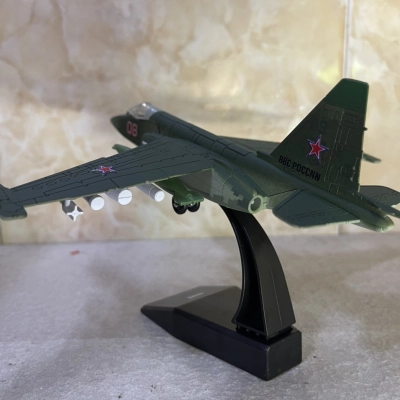 ​Mô hình Máy báy Nhựa Tiêm kich SU-25 tỷ lệ 1:72