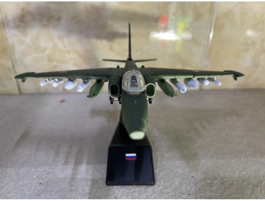 Mô hình Máy báy Nhựa Tiêm kich SU-25 tỷ lệ 1:72 Mô hình Máy báy Nhựa Tiêm kich SU-25 tỷ lệ 1:72