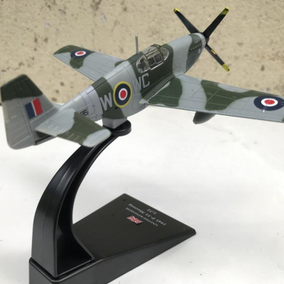 Mô hình Máy bay P-51 Mustang Kinhdom tỷ lệ 1:72