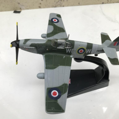 Mô hình Máy bay P-51 Mustang Kinhdom tỷ lệ 1:72