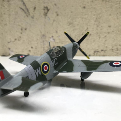 Mô hình Máy bay P-51 Mustang Kinhdom tỷ lệ 1:72