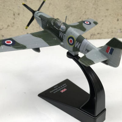 Mô hình Máy bay P-51 Mustang Kinhdom tỷ lệ 1:72