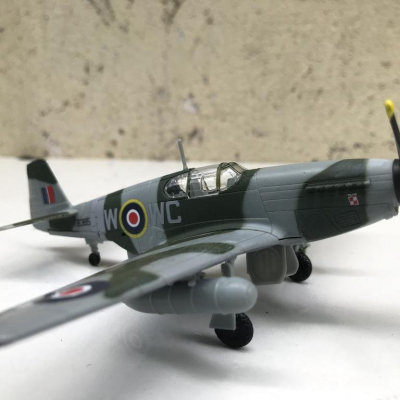 Mô hình Máy bay P-51 Mustang Kinhdom tỷ lệ 1:72