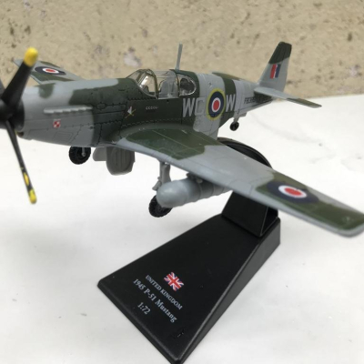 Mô hình Máy bay P-51 Mustang Kinhdom tỷ lệ 1:72