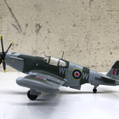 Mô hình Máy bay P-51 Mustang Kinhdom tỷ lệ 1:72