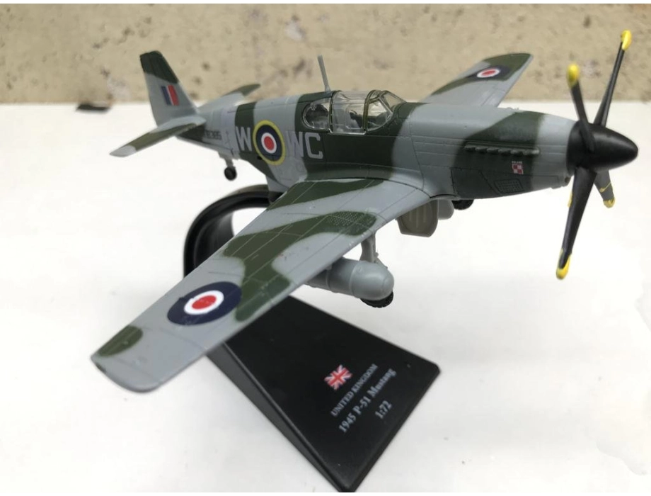 Mô hình Máy bay P-51 Mustang Kinhdom tỷ lệ 1:72