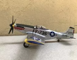 ​Mô hình Máy bay P-51B Mustang  tỷ lệ 1:48
