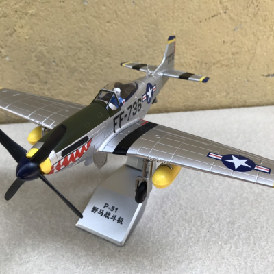 Mô hình Máy bay P-51B Mustang  tỷ lệ 1:48