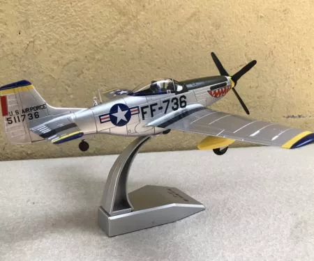 ​Mô hình Máy bay P-51B Mustang  tỷ lệ 1:48