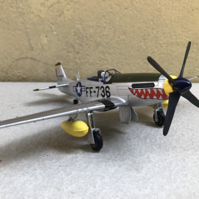 Mô hình Máy bay P-51B Mustang  tỷ lệ 1:48