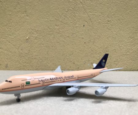 ​Mô hình máy bay Saudi Arabian tỷ lệ  1:350