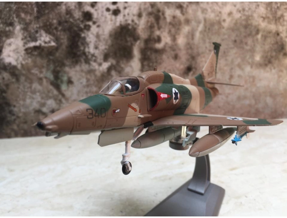 Mô hình máy bay SkyHawK - A 4M tỷ lệ 1:72