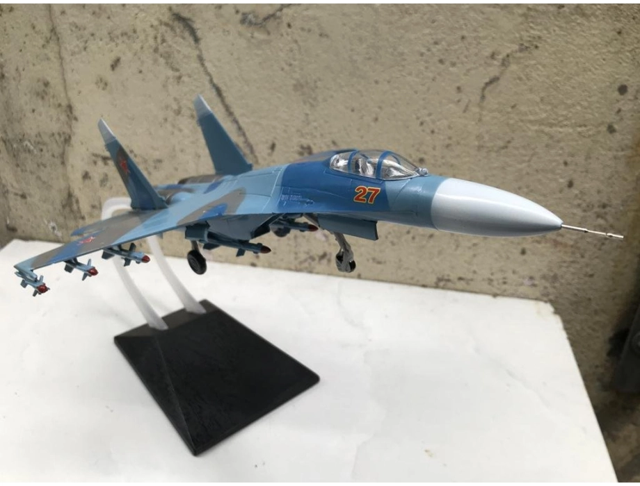 Mô hình Máy báy SU-27 Flanker tỷ lệ 1:72