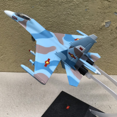Mô hình Máy báy SU-30. Không Quân Việt Nam tỷ lệ 1:72
